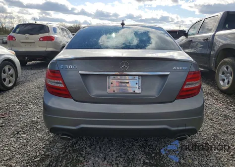 2013 Mercedes-Benz C 300 4Matic z USA, uszkodzony, nr VIN WDDGF8AB4DR284526